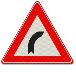 VERKEERSBORD J02 – BOCHT NAAR RECHTS